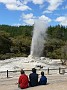 6.28- Une demi-heure plus tard, seuls a contempler le geyser